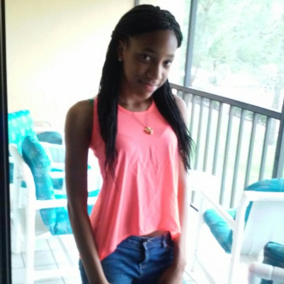 Profile Picture of Ariel Aguilera (@ariee123) on Poshmark