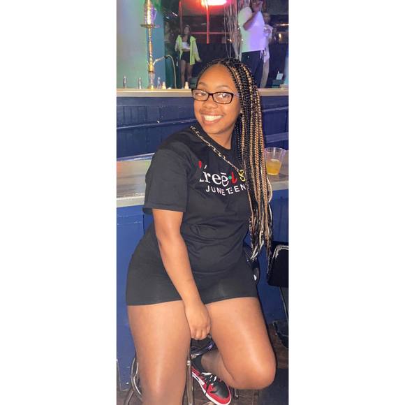 Reasha Marchelle - Poshmark Profile Picture of Reasha Marchelle (@reashamarchelle) on Poshmark