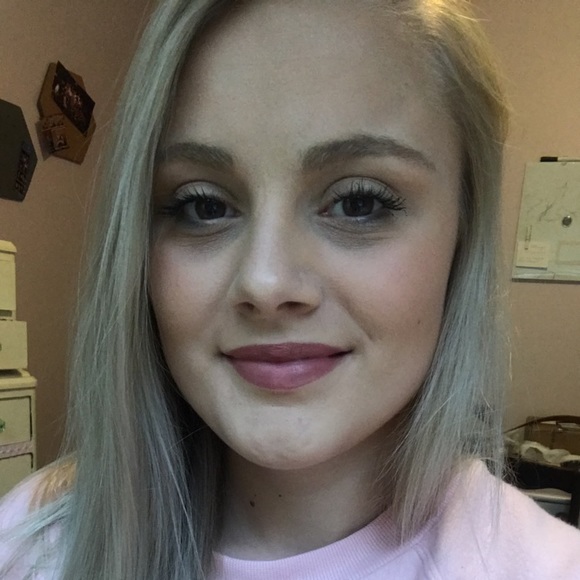 Profile Picture of Abigail Hooker (@abbie_hooker) on Poshmark