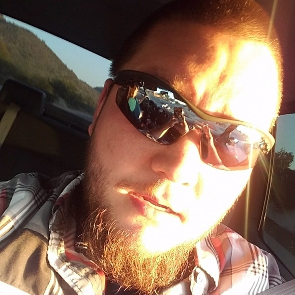 Profile Picture of Jeremy Ratliff (@jeremy_ratliff) on Poshmark