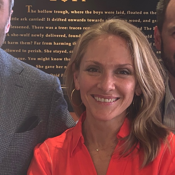 Profile Picture of Lisa Sinton (@libber2000) on Poshmark