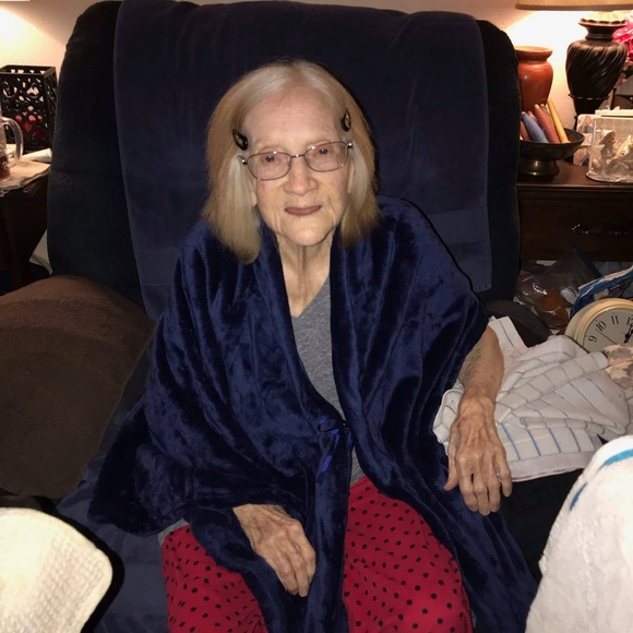 Profile Picture of Brynn Robinson-crunk (@brynnrobinso375) on Poshmark