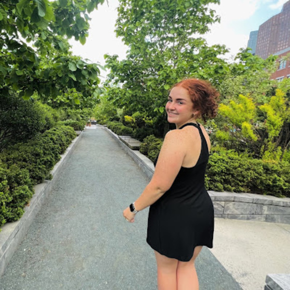 Profile Picture of Monica Untiet (@monicauntiet) on Poshmark