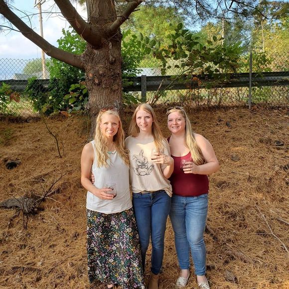 Profile Picture of Amanda Ogozaly (@xocherries96) on Poshmark