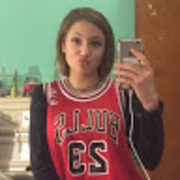 Profile Picture of Manijeh Sepehri (@manijehs) on Poshmark