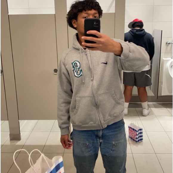 Profile Picture of Anthony Toki (@anthonytoki) on Poshmark