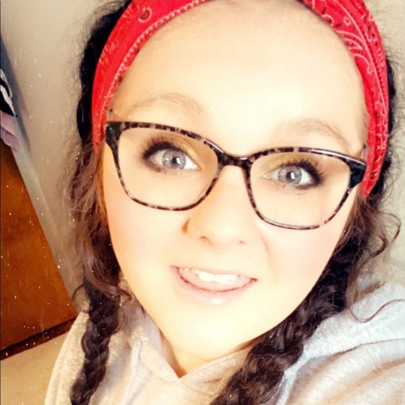 Profile Picture of Olivia Mckeddie (@omckeddie) on Poshmark