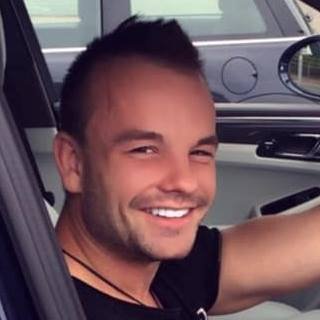 Profile Picture of Beck Martin (@courtwrites) on Twitter