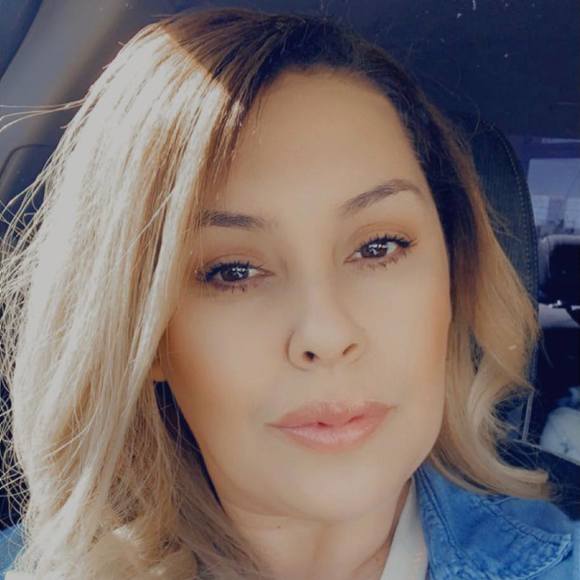 Profile Picture of Christina Vanbuskirk (@cvanbuskirk9803) on Poshmark