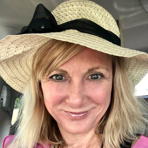 Denise Guckert - Poshmark Profile Picture of Denise Guckert (@deniseguckert) on Poshmark