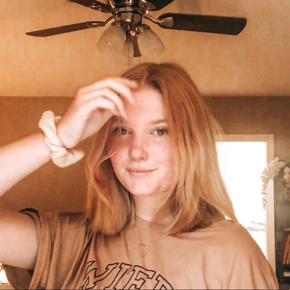 Profile Picture of Cierra Hamstra (@cierrahamstra) on Poshmark