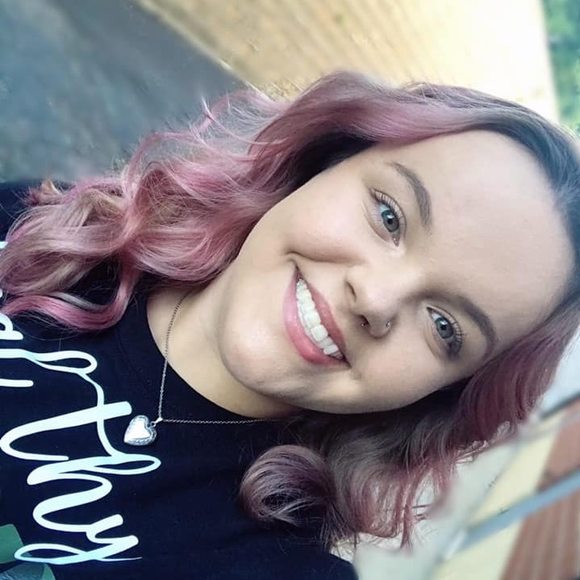 Profile Picture of Jade Albert (@oddjade) on Poshmark