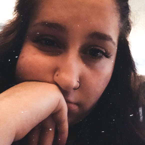 Marissa Sweazey - Poshmark Profile Picture of Marissa Sweazey (@marissasweazey) on Poshmark