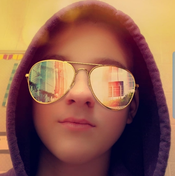 Profile Picture of Bradley Hunter (@bradley_hunter) on Poshmark