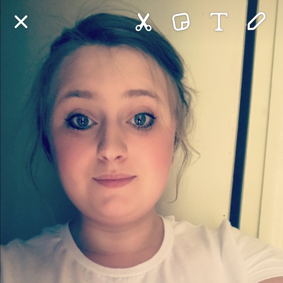 Profile Picture of Kari Lute (@karilute) on Poshmark