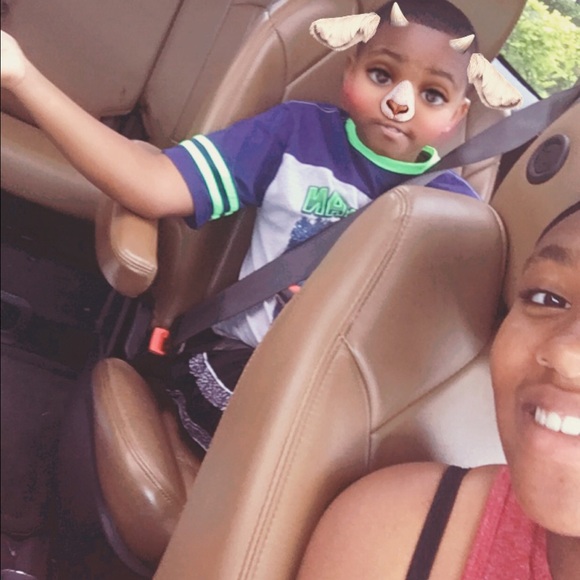 Profile Picture of Stephanie Mathurin (@didi800) on Poshmark