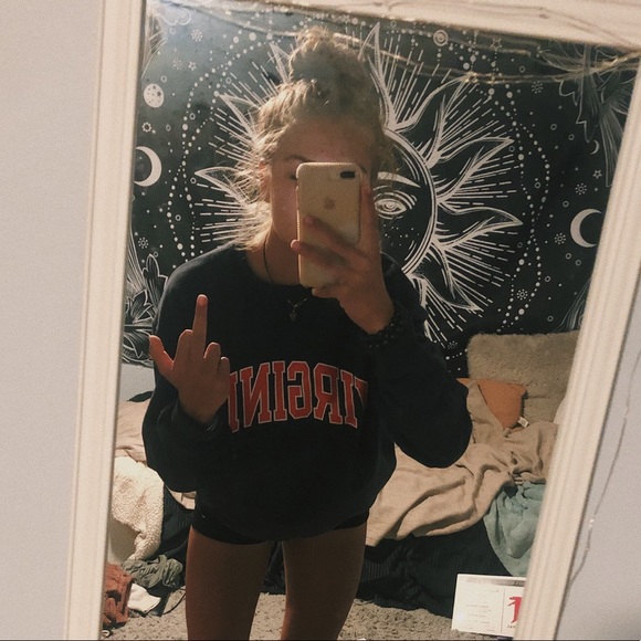 Profile Picture of Sydney Topoleski (@sydneytopoleski) on Poshmark