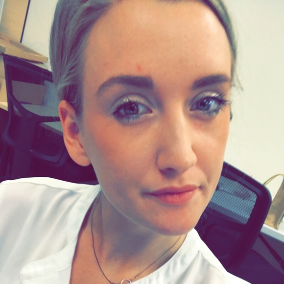 Profile Picture of Kendall Steele (@kendalllynn14) on Poshmark