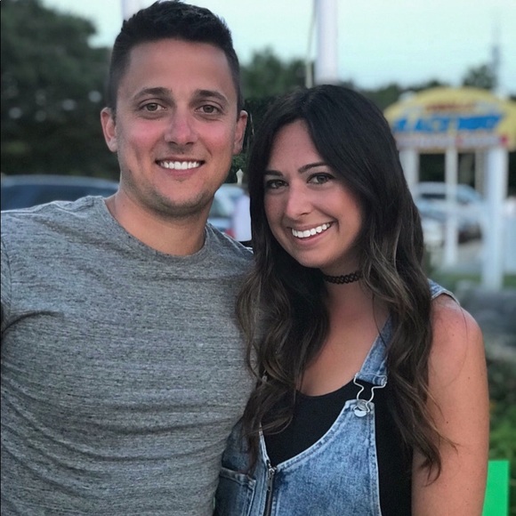 Profile Picture of Alexa Hoey (@alexa_kearney) on Poshmark