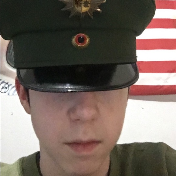 Profile Picture of Aaron Bradley (@experticity) on Poshmark