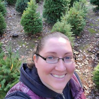 Profile Picture of Amanda Keeling (@bluepanda30) on Facebook