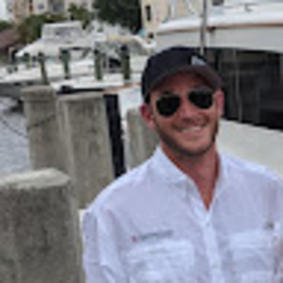 Profile Picture of Daniel Harry (@danharry24) on Poshmark