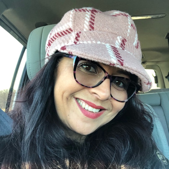 Profile Picture of Luz Naranjo (@luzmireyan) on Poshmark