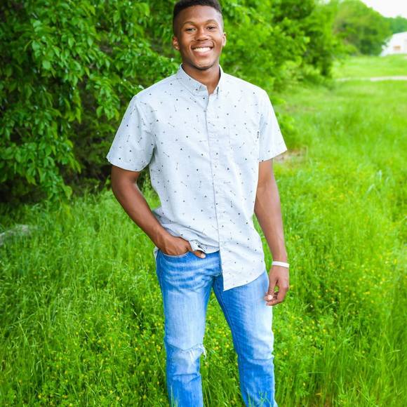 Lucas Brooks - Poshmark Profile Picture of Lucas Brooks (@lucasbrooks23) on Poshmark