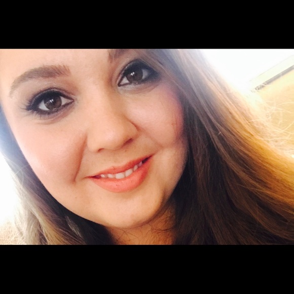 Profile Picture of Vanessavanessa Triesch (@vmt1023) on Poshmark