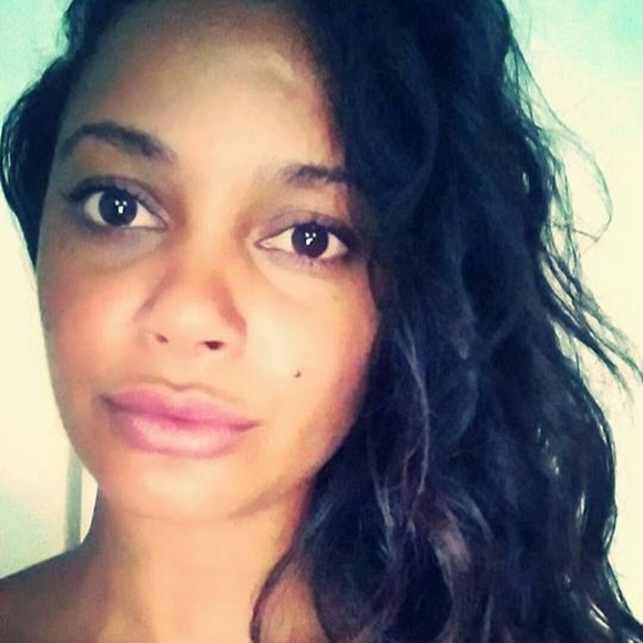 Profile Picture of Ronise Daluz (@ronise2011) on Poshmark