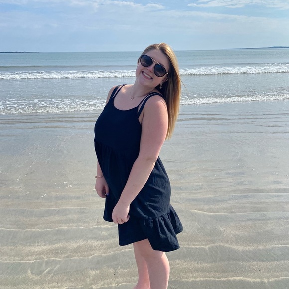 Profile Picture of Hannah Mailman (@hmailman) on Poshmark