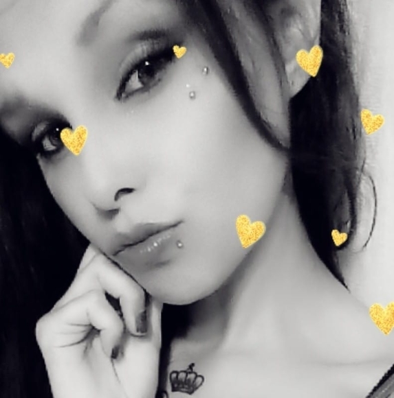 Profile Picture of Doris Harper (@dorisharper1993) on Poshmark