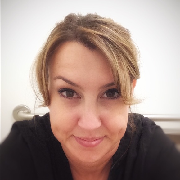 Profile Picture of Kim Brodie (@kdbrodie79) on Poshmark
