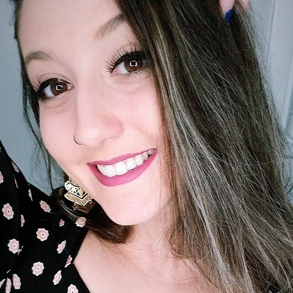Profile Picture of Bianca Martins (@martinsb_) on Poshmark