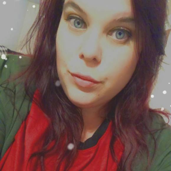 Profile Picture of Crystal Cain (@crystaljcain) on Poshmark