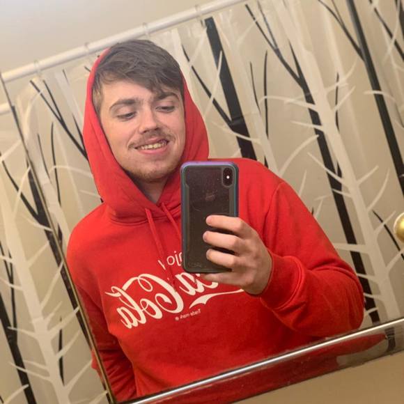 Profile Picture of Aaron Roberts (@gaaron45) on Poshmark
