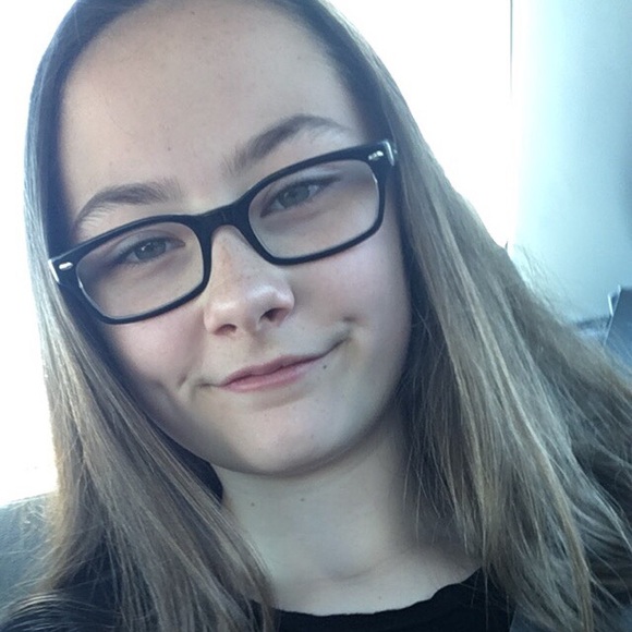 Profile Picture of Emma Applegate (@egapp756) on Poshmark
