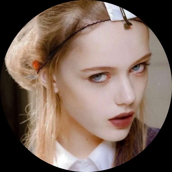 Profile Picture of Lyndsey Bachicha (@lyndseybachicha) on Poshmark