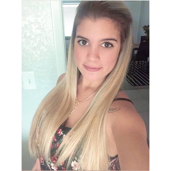 Profile Picture of Deliana Cimarosti (@dellyc) on Poshmark