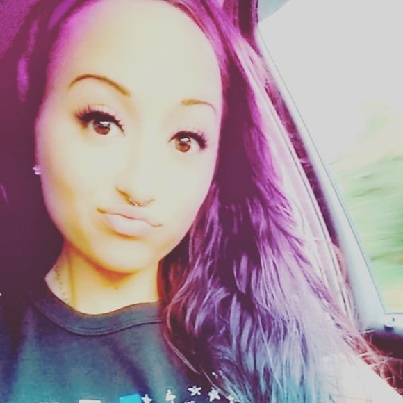 Profile Picture of Amanda Okun (@amandaokun90) on Poshmark