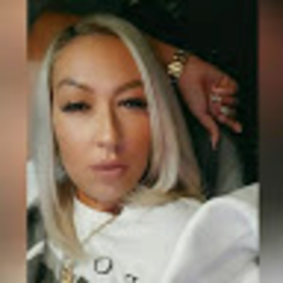 Profile Picture of Christa Colbourne (@gemcc) on Poshmark