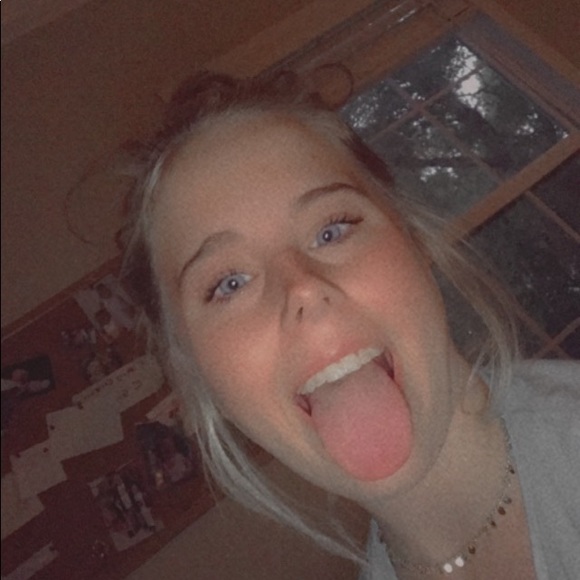 Profile Picture of Kylee Gibbs (@kylee_gibbs20) on Poshmark