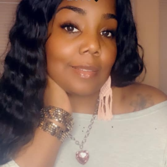 Profile Picture of Akimi Jefferson aulder (@akimij) on Poshmark