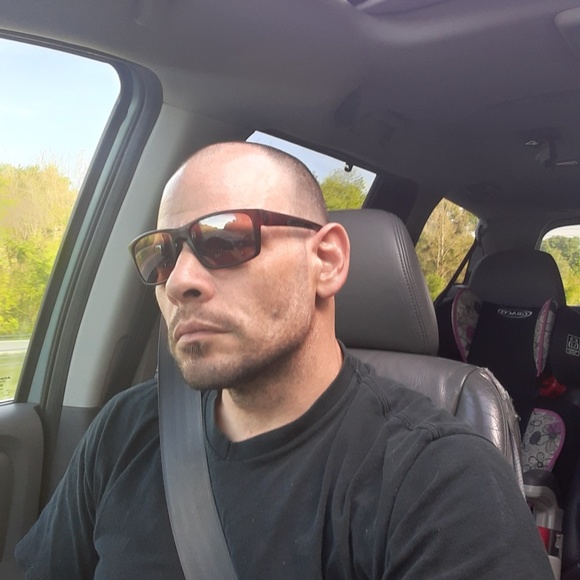 Profile Picture of Kenneth Lynch (@kennethlynch) on Poshmark