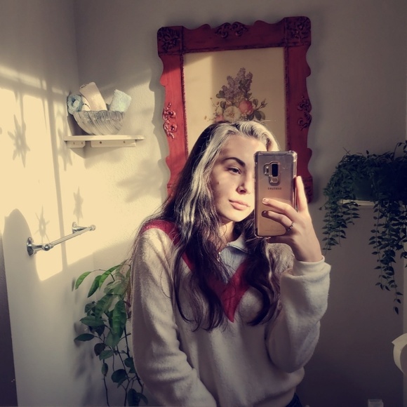 Profile Picture of Jessica Groves (@jezibell2000) on Poshmark