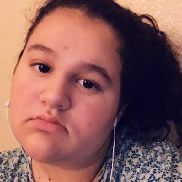 Gwyneth Henager - Poshmark Profile Picture of Gwyneth Henager (@gwynethhenager) on Poshmark