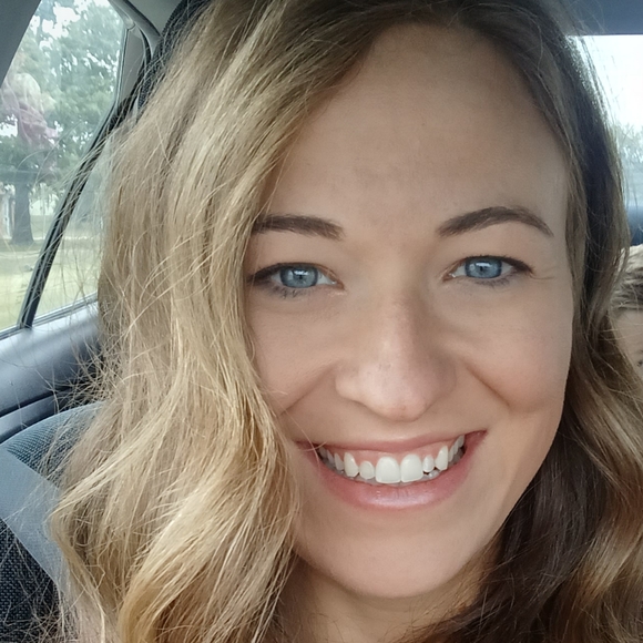 Profile Picture of Lexa Breman (@lexabreman) on Poshmark