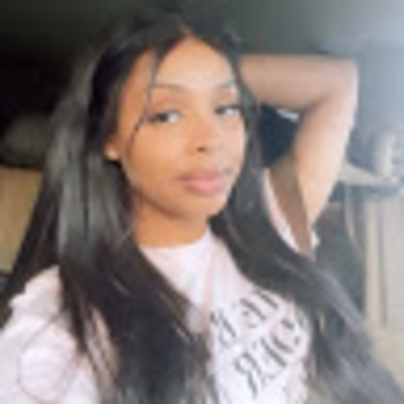 Profile Picture of Tyra Poullard (@tyrapoullard) on Poshmark