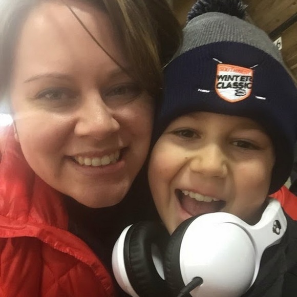 Profile Picture of Andrea Mellenthin (@amellenthi) on Poshmark