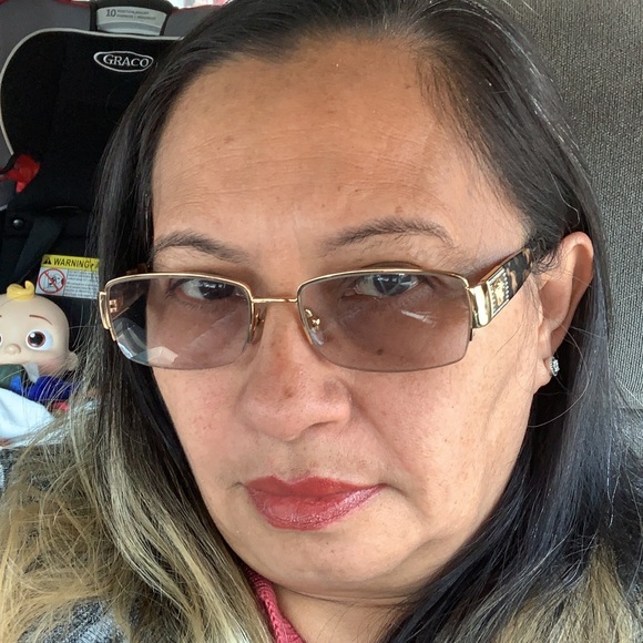 Profile Picture of Julia Herrera (@juliaherrera865) on Poshmark
